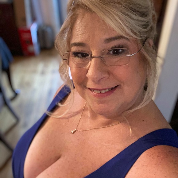Poshmark profile picture for @buttercup